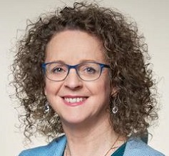 Portraitfoto von Vorstand Ute Schäfer