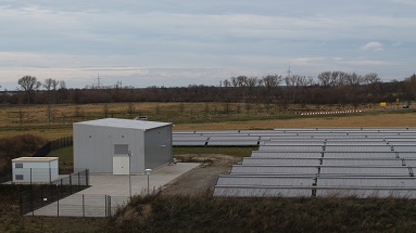 Solarplatten auf einem Feld bei Delitzsch