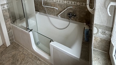 Barrierearme Badewanne